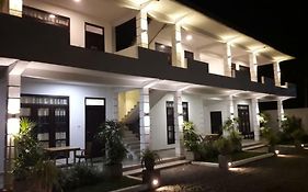 Airport Grand Holiday Home